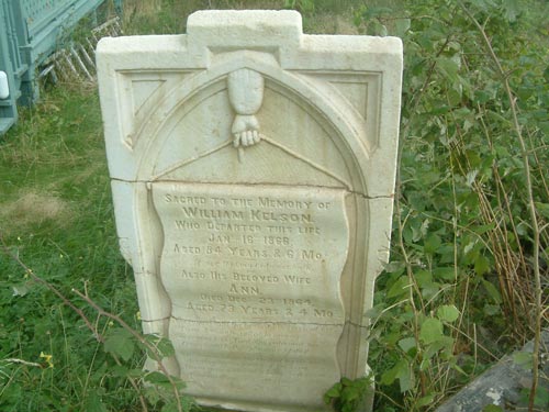 William Kelson's headstone, located in Trinity - Pierre tombale de William Kelson, situe dans Trinity
